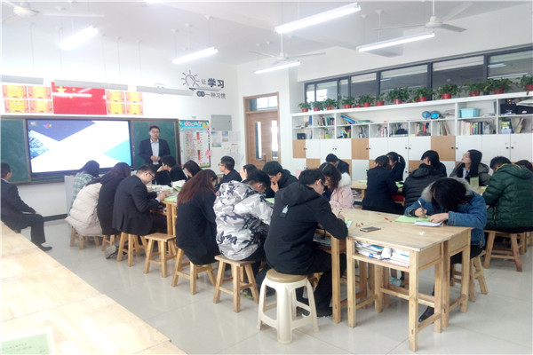 1培训会现场.jpg