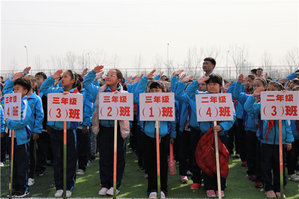 4向国旗敬礼.JPG