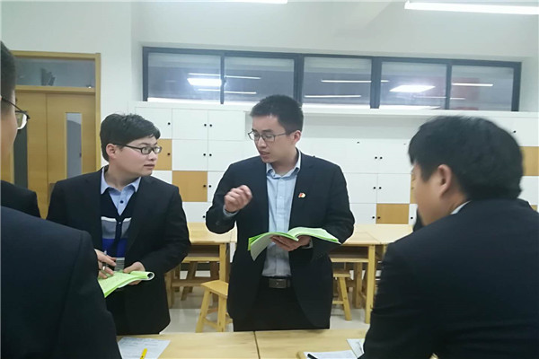 各首席导师提出自己的意见和建议.jpg