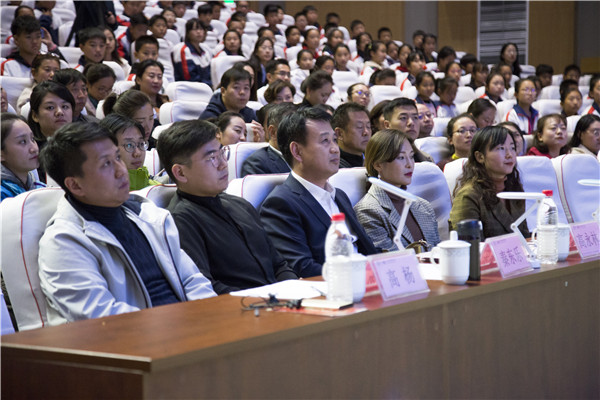 强大的评委阵容.jpg
