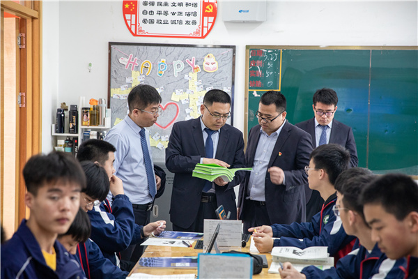学生成长.jpg